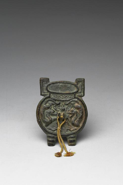 铜古鼎双龙纹镜