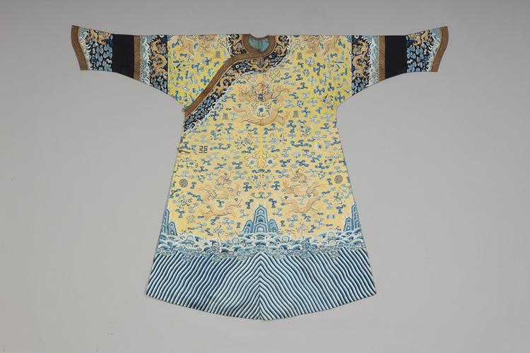 明黄色绸绣三蓝云蝠八仙金龙纹女夹龙袍