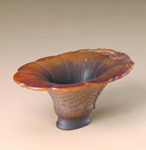 犀角雕锦地蟠螭纹杯