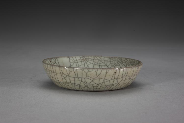 哥窑青灰釉葵瓣口洗