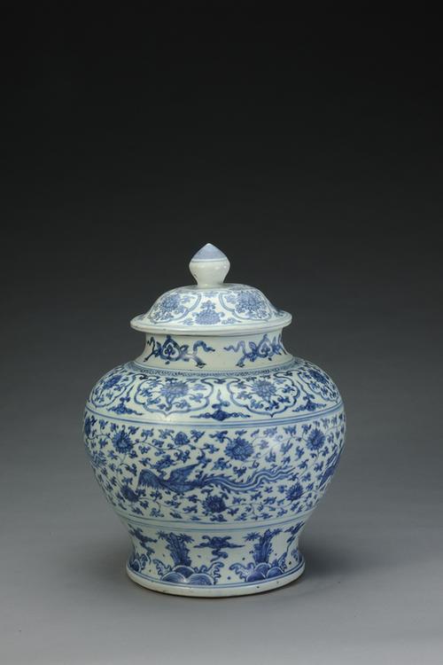 青花缠枝莲四凤纹盖罐