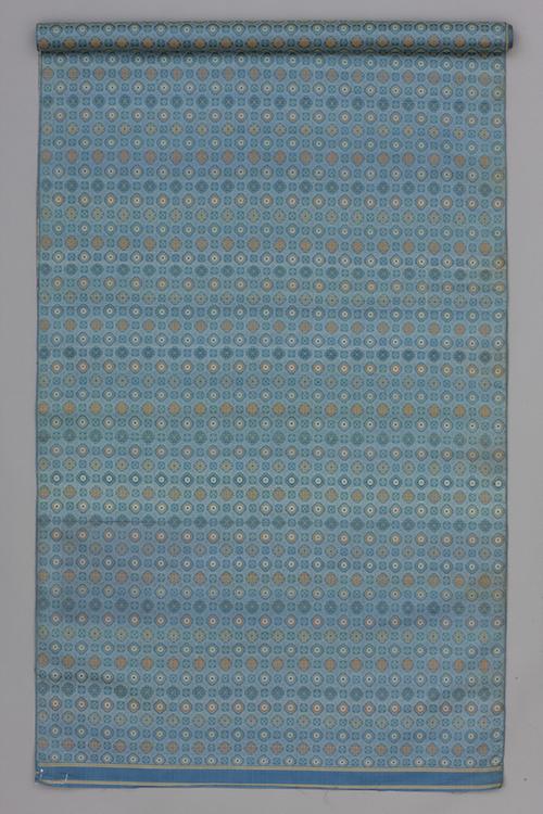 月白色地天华锦