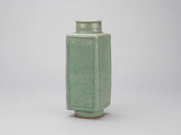 龙泉窑青釉方瓶