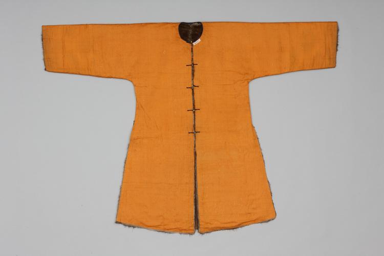 杏黄色暗花缎海龙皮端罩