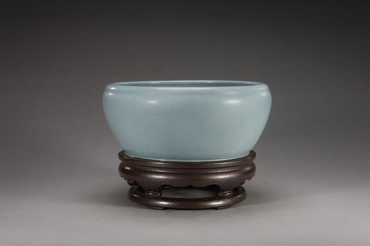 雍正款天蓝釉带紫釉座钵缸