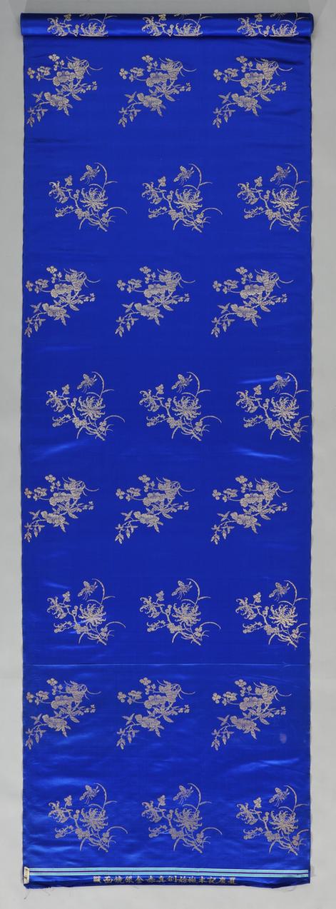 品月色秋葵菊蝶纹织金缎