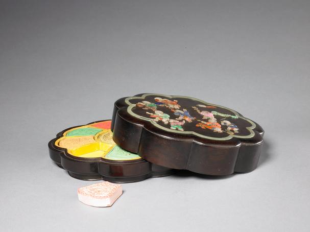 硬木嵌玉石葵花式盒