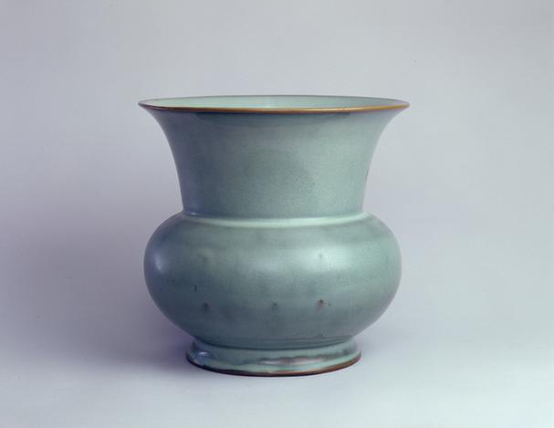 钧窑月白釉渣斗式花盆