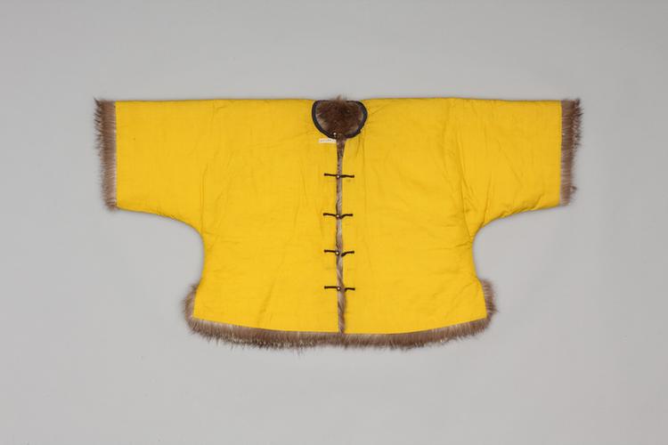 明黄色素绸玄狐皮马褂